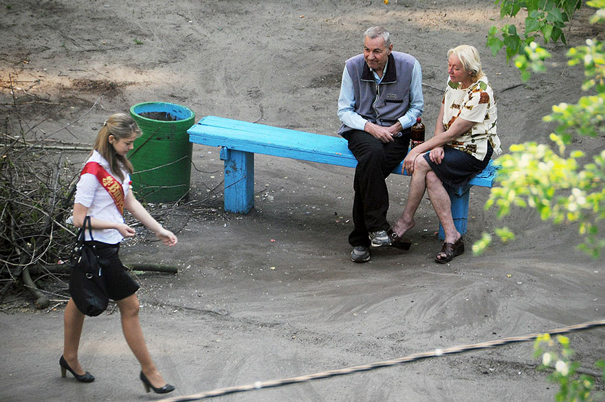 Ukranian photographer Yevhen Kotenko photographs the same bench for ten years