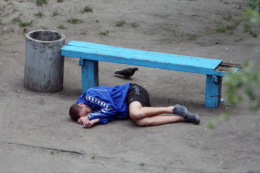Ukranian photographer Yevhen Kotenko photographs the same bench for ten years