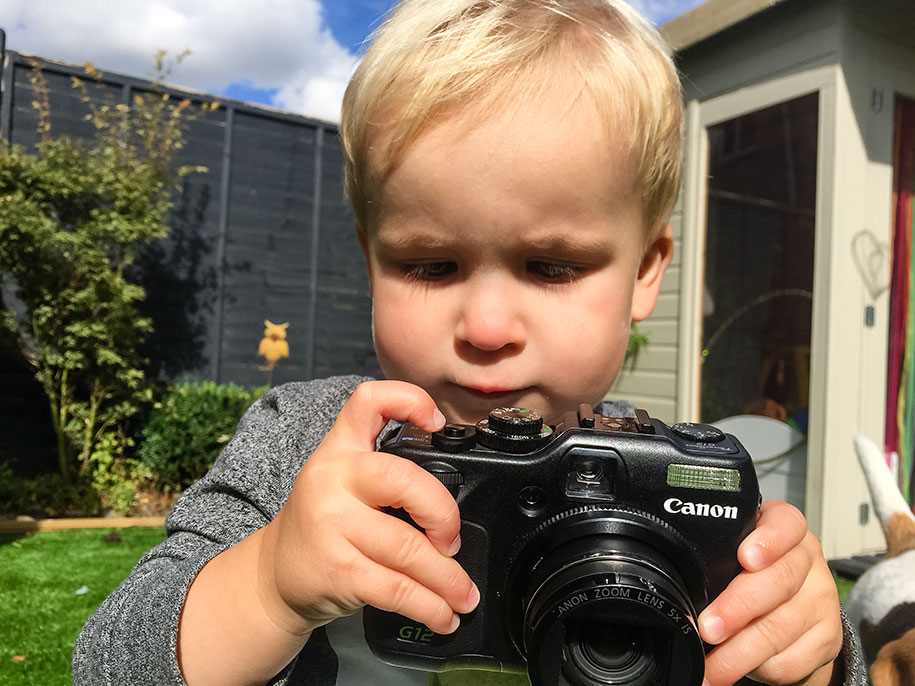 Child Takes His Father’s Camera And Shows His Point Of View