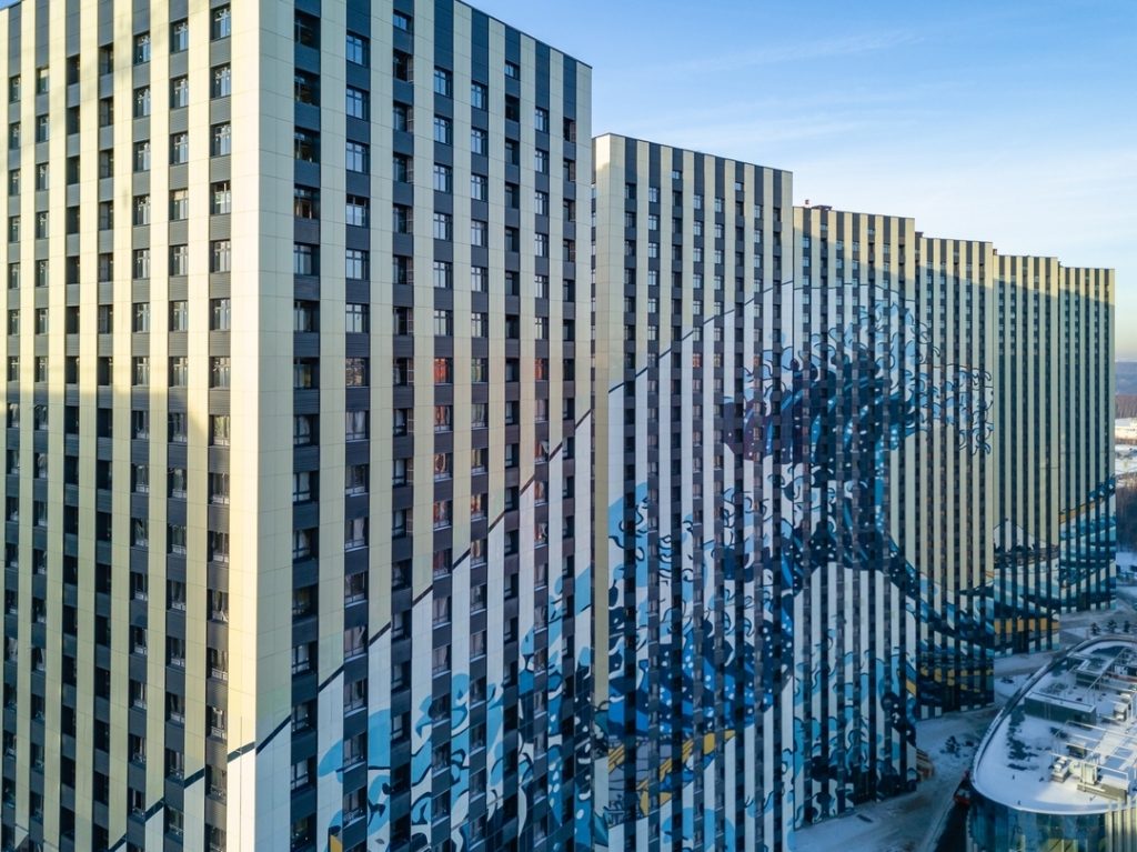 Hokusai’s ‘Great Wave’ Emerges on a Giant Building Facade